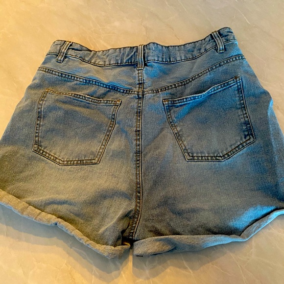 Refuge Denim MOM Shorts 🩳 - Picture 2 of 3